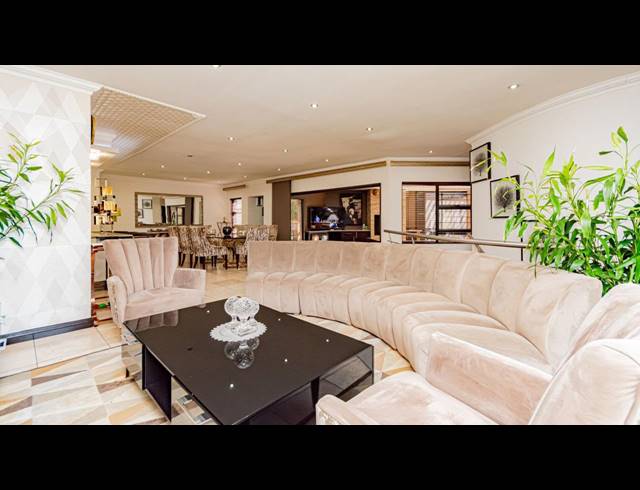 4 BEDROOM FREEHOLD FOR SALE IN MEYERSDAL